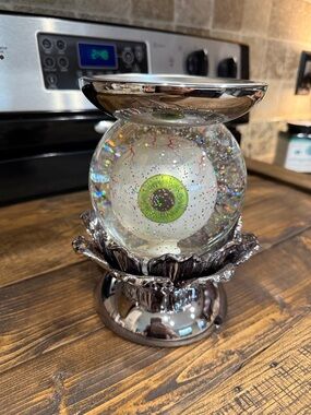 Bath & Body Works Moving Eye Snow Globe